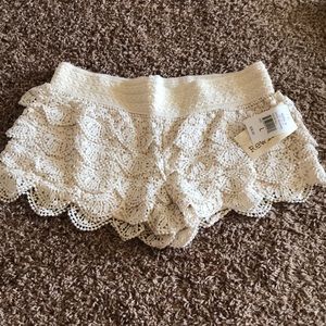 Cream ruffle layer shorts. NWT